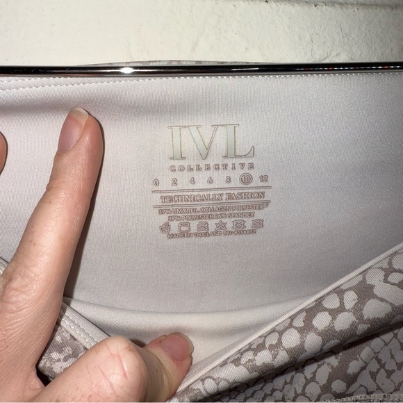 IVL Collective White Metallic Snakeskin Active Leggings, Women’s Size 10 - Picture 4 of 7